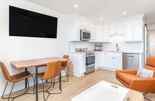 Tybee Island Condo | Beach Racquet A220 | Sunset Views, Steps to Beach