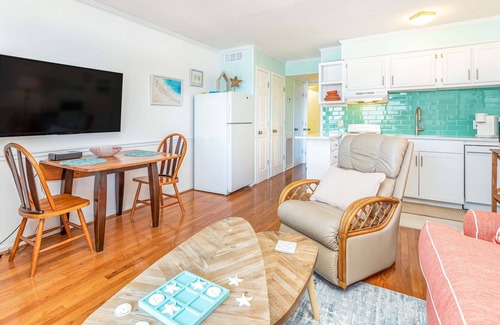 Tybee Island Condo | Beach Racquet A313 | Community Pool + Beach Access