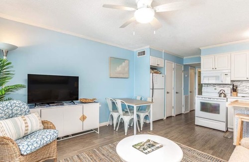 Tybee Island Condo | Beach Racquet A315 | Community Pool + Beach Access