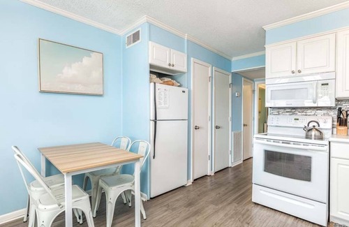 Tybee Island Condo | Beach Racquet A315 | Community Pool + Beach Access