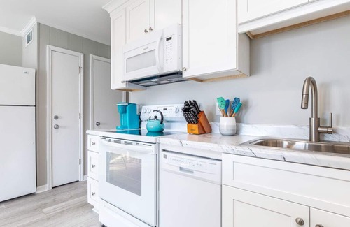 Tybee Island Condo | Beach Racquet B302 | Stunning Views Steps to Beach