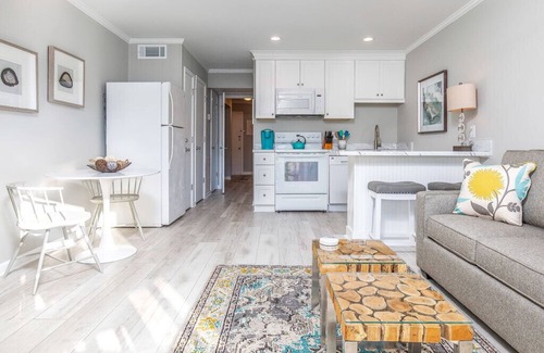Tybee Island Condo | Beach Racquet B302 | Stunning Views Steps to Beach