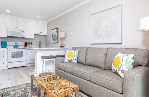 Tybee Island Condo | Beach Racquet B302 | Stunning Views Steps to Beach