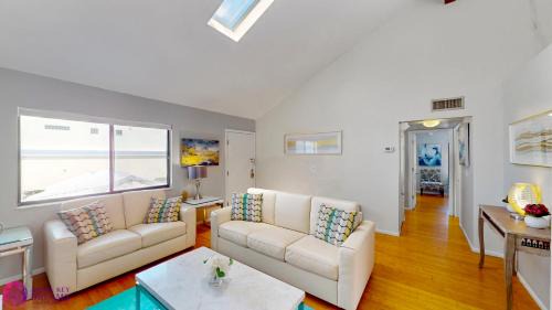 Siesta Key Village Ski Chalet | Beach Rd, 300ft to Beach Access & 500ft to Siesta Key Village, 2bdr