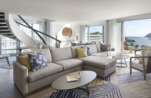 Lihue Hotel | Beach Resort with Outdoor Pool & Dining by the Ocean | Oceanfront 1BR Suite