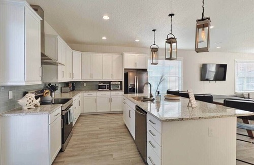 Jacksonville Beach House | Beach Retreat Complex w/Pool - Sleeps 25!