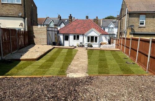 Broadstairs House | Beach Retreat Cottage- huge Garden Child & Dog friendly