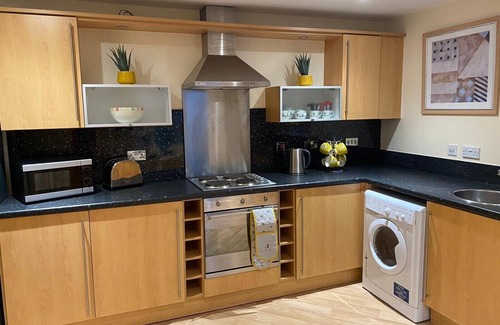 Llanelli Apartment | Beach Retreat - Dockside