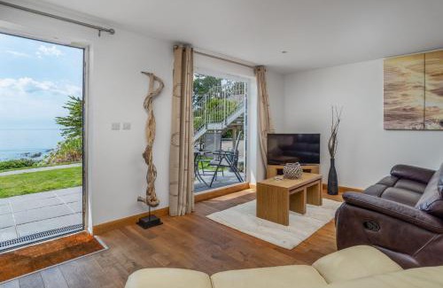 Seaton House | Beach Retreat - Mount Brioni