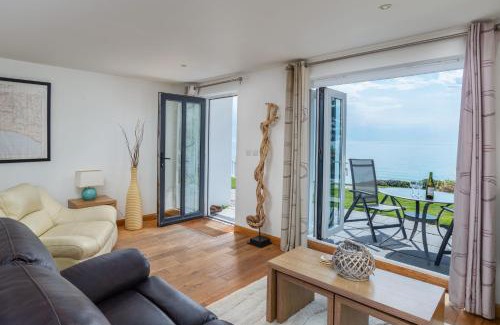 Seaton House | Beach Retreat - Mount Brioni