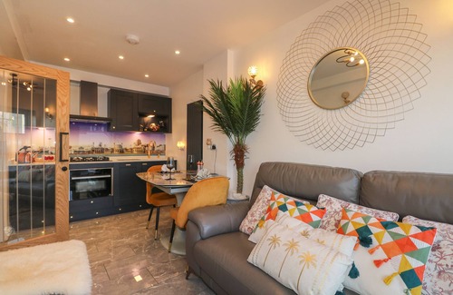 Seaford Cottage | BEACH RETREAT, romantic, character holiday cottage in Seaford