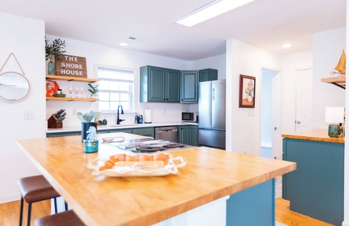 Carolina Beach House | Beach Retreat - Spacious Top Level APT, Walk to Carolina Beach, Lake & Park