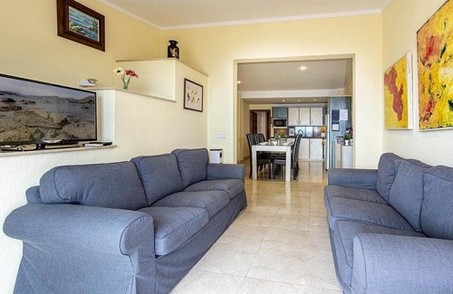 Puerto de Pollensa Apartment | Beach/Seafront Apt. 3 Bedrooms, Balcony, Panoramic Views of the Bay - Centre of Port de Pollenca!