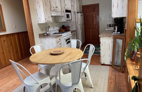 Silver Strand House | Beach side cottage sleeps 6 with Parking