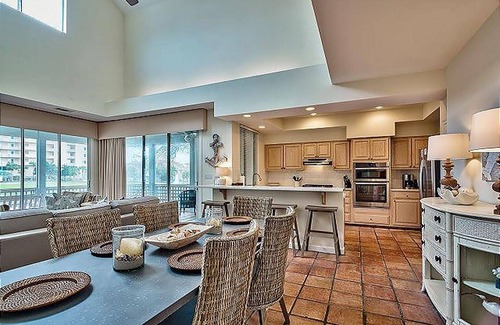 Miramar Beach House | BEACH STYLE UNIT! SLEEPS UP TO 10!