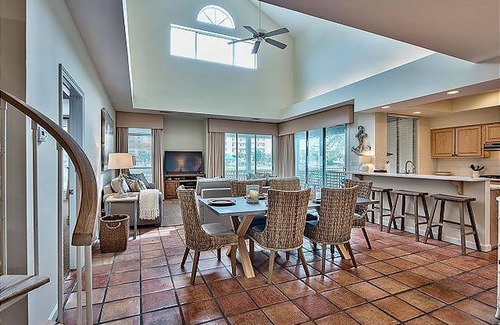 Miramar Beach House | BEACH STYLE UNIT! SLEEPS UP TO 10!