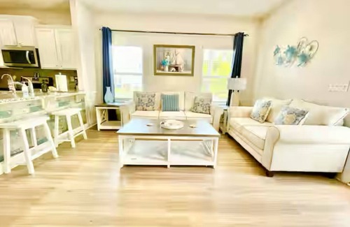 Thomas Drive House | Beach themed 3 bedroom 2 bath townhome with pool view