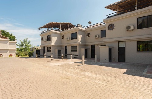 San Clemente House | Beach Townhouse with Private Parking