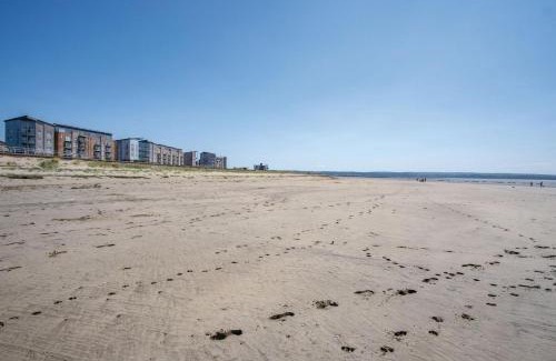 Llanelli Apartment | Beach View - 2 Bedroom Apartment - Llanelli
