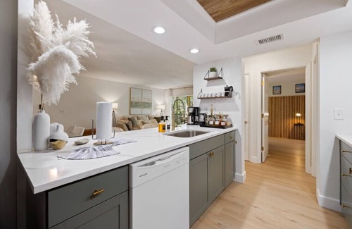 Whitney Beach Condo | Beach View Condo-Quiet & Secluded Private Beach