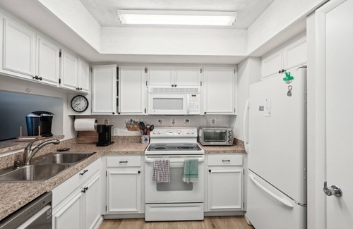 Venice Villa | BEACH VILLA - On Island Venice 2-bedroom/1.5 bath Avail Jan '25 for the season!