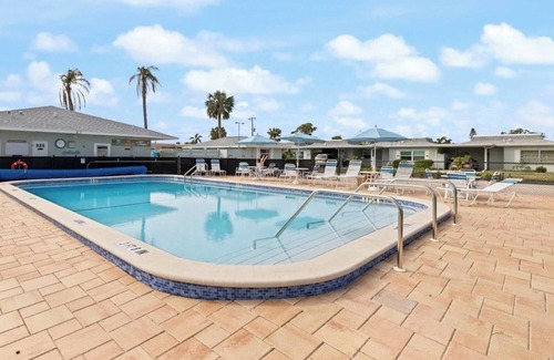 Venice Villa | BEACH VILLA - On Island Venice 2-bedroom/1.5 bath Avail Jan '25 for the season!