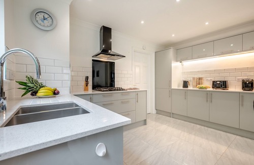 Porth House | Beach Walk - Four Bedroom House, Sleeps 8