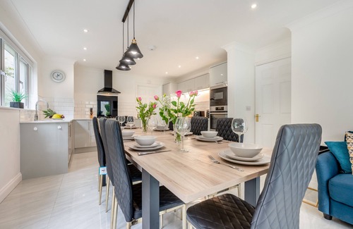 Porth House | Beach Walk - Four Bedroom House, Sleeps 8