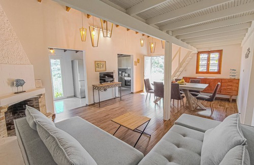 Almyrida House | Beach Walk Haven: Cozy Home 8 Minutes from Almyrida Beach