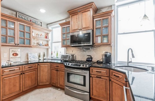 Atlantic City House | BeachBlock! Sleeps 16! W/D! 7 BR 7 BA! Ocean Views