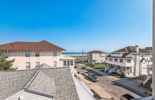 Atlantic City House | BeachBlock! Sleeps 16! W/D! 7 BR 7 BA! Ocean Views