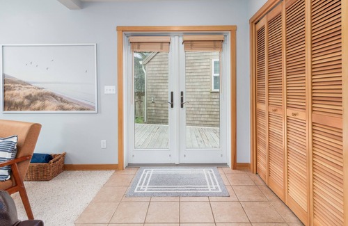 Shorepine Village House | Beachcomber Cottage #161 - Darling family & dog friendly townhome. Pathways to beach.