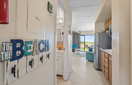 Crescent Beach Condo | Beacher's Oceanfront Patio Plus Suite with onsite Front desk and Service
