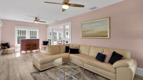 Palm Harbor House | Beaches, Parks, Downtown, Trail, Breweries, Bikes, Gameroom