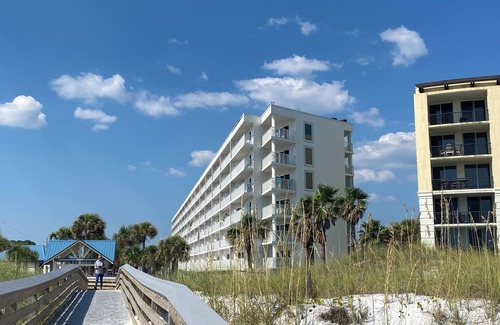 Fort Walton Beach Condo | Beachfront 2BR Condo- Pool, Fitness Room, WiFi, W/D- Okaloosa Island near Destin