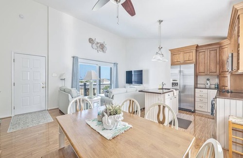 Cape May Condo | Beachfront 2BR Condo w/Balcony & Ocean Views