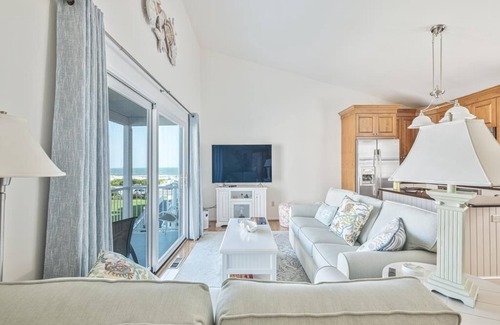 Cape May Condo | Beachfront 2BR Condo w/Balcony & Ocean Views