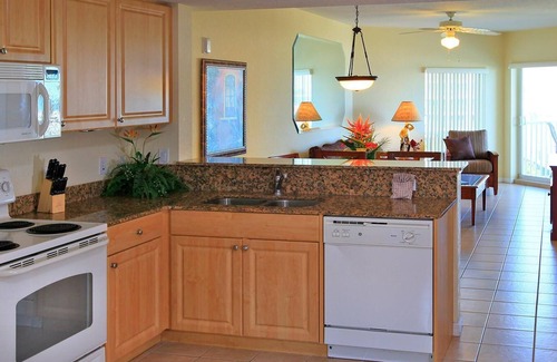 Treasure Island Condo | Beachfront 2BR Condo: Tiki Bar & Pools