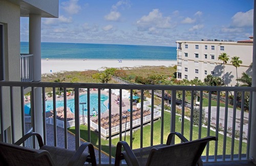 Treasure Island Condo | Beachfront 2BR Condo: Tiki Bar & Pools