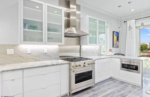Atlantic City House | Beachfront 4BR/4.5BA Designer Home w/Hot Tub