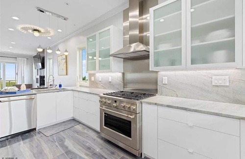 Atlantic City House | Beachfront 4BR/4.5BA Designer Home w/Hot Tub