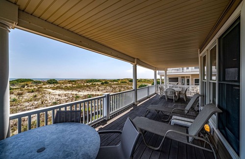 Gold Coast House | Beachfront 4BR 4BATH Condo with Panoramic Ocean View Deck