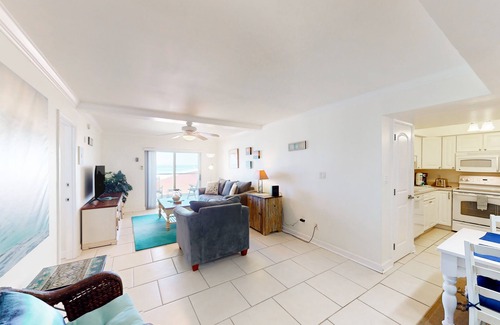 Pensacola Beach Condo | Beachfront, 7th-floor condo with gorgeous Gulf view & pool