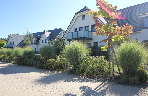 Lobbe Apartment | Beachfront apartment with terrace, use of swimming pool and sauna - Rex Rugia apartment 10-3