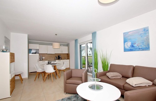 Lobbe Apartment | Beachfront apartment with terrace, use of swimming pool and sauna - Rex Rugia apartment 11-1