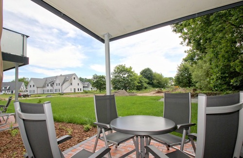 Lobbe Apartment | Beachfront apartment with terrace, use of swimming pool and sauna - Rex Rugia apartment 11-1