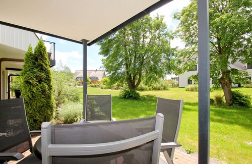 Lobbe Apartment | Beachfront apartment with terrace, use of swimming pool and sauna - Rex Rugia apartment 29-1