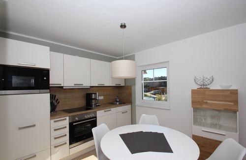 Lobbe Apartment | Beachfront apartment with balcony, use of swimming pool and sauna - Rex Rugia apartment 13-7