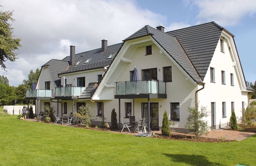 Lobbe Apartment | Beachfront apartment with balcony, use of swimming pool and sauna - Rex Rugia apartment 13-7