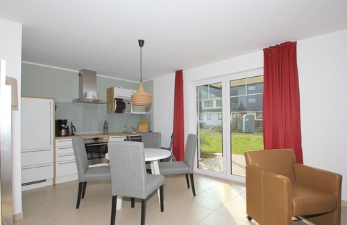Lobbe Apartment | Beachfront apartment with terrace, use of swimming pool and sauna - Rex Rugia apartment 14-1